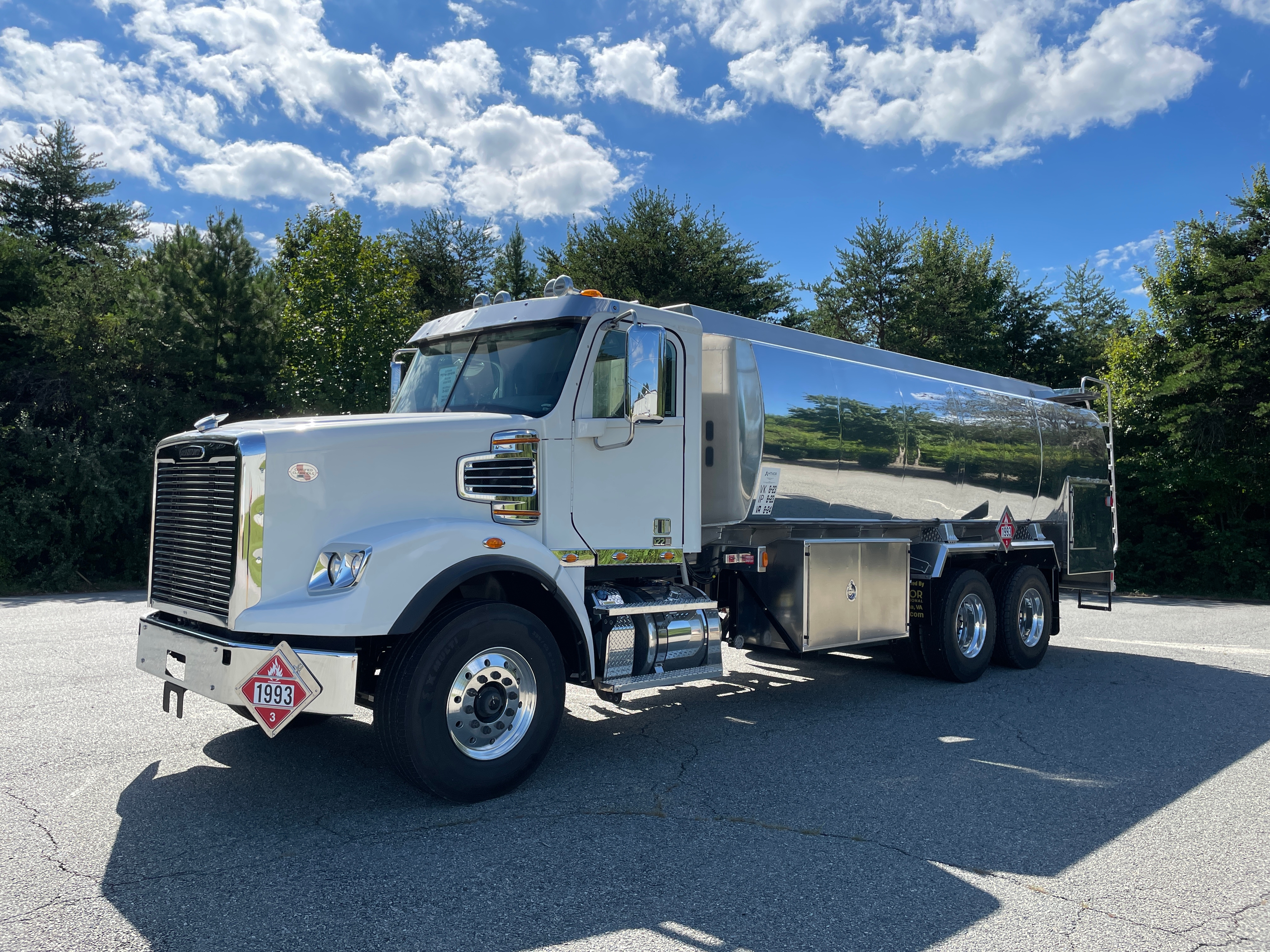 Fuel tanker truck